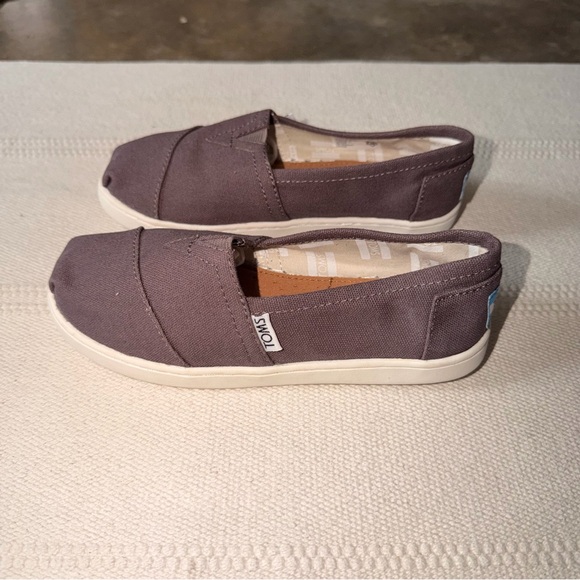 Toms Other - Toms Kids Slip On Canvas Shoes Taupe Gray Classic Casual Size 1.5